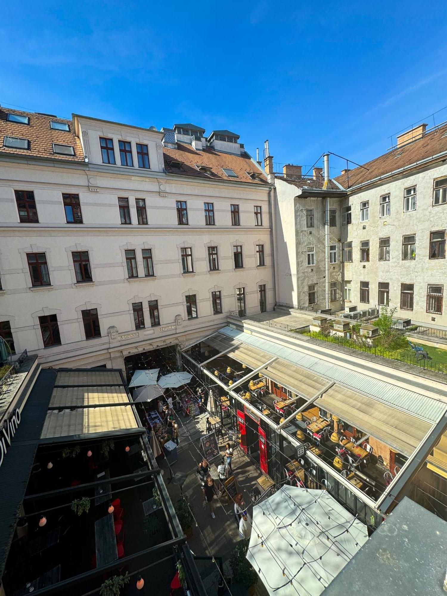 Novo * Budapest